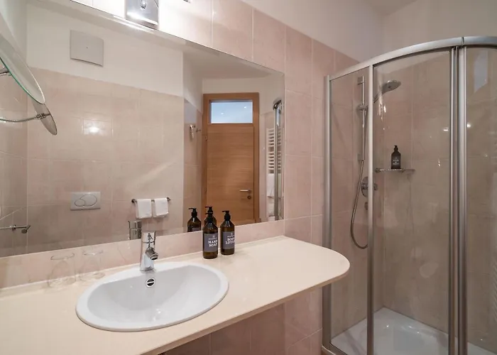 维索布恩酒店 4*